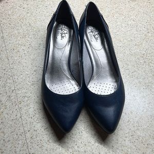 Life Stride navy blue dress shoes